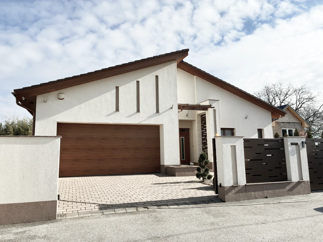 Elkészült 171 m²-es családi ház garázzsal Nyíregyházán